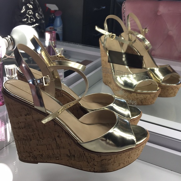 Gold wedges - Picture 3 of 3